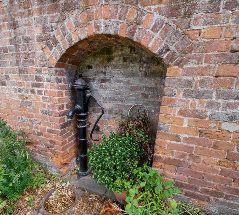 Saughall Mill Farm Cottage Chester Dış mekan fotoğraf